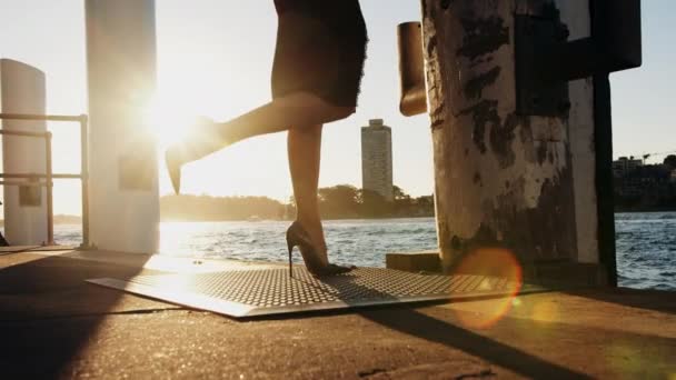 Pretty Woman Legs High Heels Silhouette Sun Water Background Glamour — Stok video