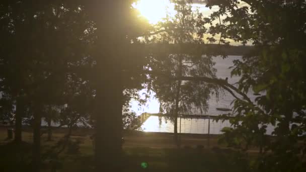 Lake View Two People Walking Sunset Jetty — Vídeos de Stock