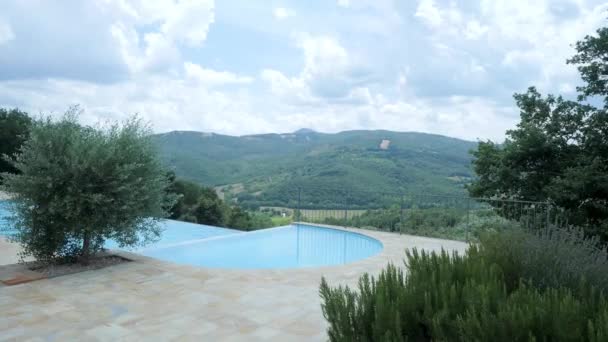 Luxurious Holiday Accommodation Including Infinity Pool Mountains Background Rural Umbertide — Vídeo de Stock