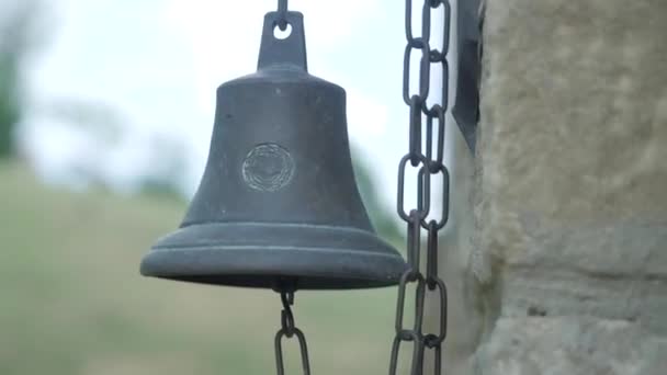 Antique Bell Next Castle Clip Sixty Frames Second Goes Focus — Αρχείο Βίντεο