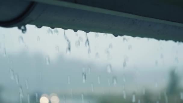 Heavy Rain Dripping Roof Slowmotion — Stock video