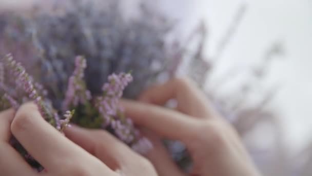 Female Hand Puts Bouquet Lavender Wooden Table — 비디오
