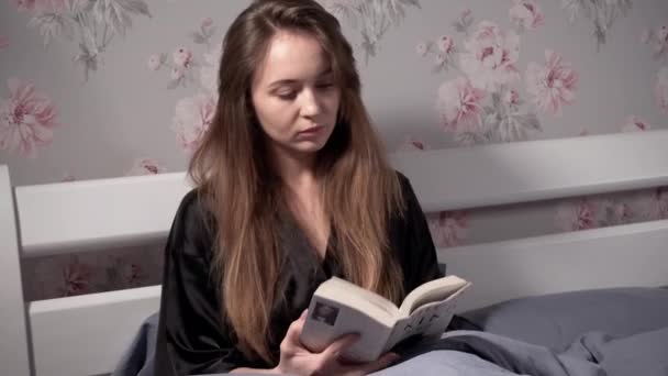 Girl Works Computer Lying Bed — Vídeo de stock