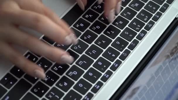 Female Hands Press Keys Keyboard Macbook Russian Layout — Vídeos de Stock