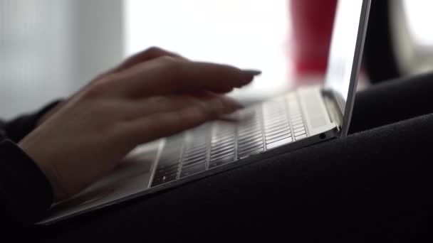 Female Hands Press Keys Keyboard Macbook Russian Layout — Vídeo de stock