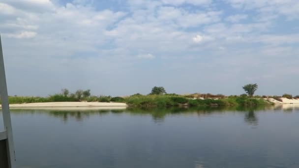 Odpolední Plavba Řece Zambezi Podél Nambie Výhledem Zambii Létě Pozdě — Stock video