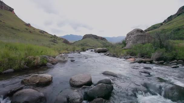 Güney Afrika Nın Drakensberg Inde Sessiz Bir Buhar Yükseldi Kışın — Stok video