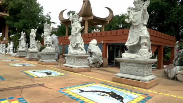 Looking Beautiful Temple Statues Temple Bangkok Slowmotion Angle — стокове відео