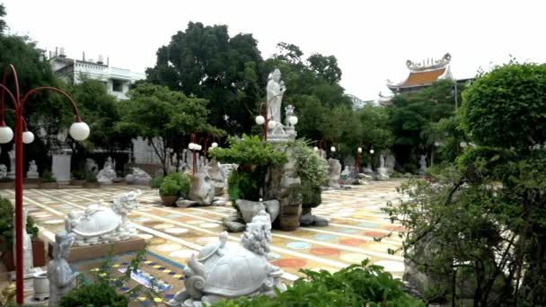 Ein Blick Auf Die Schönen Tempelstatuen Tempel Bangkok Zeitlupe Winkel — Stockvideo