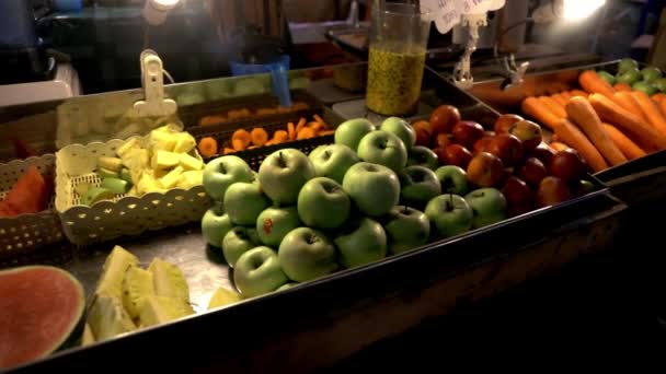 Looking Fruits Night Market Bangkok Slowmotion — Stock Video