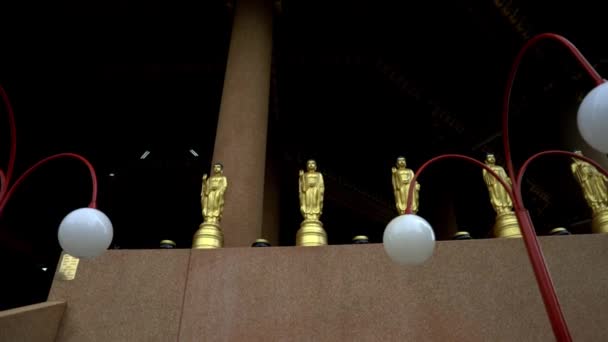 Looking Beautiful Temple Statues Temple Bangkok Slowmotion Angle — Vídeos de Stock