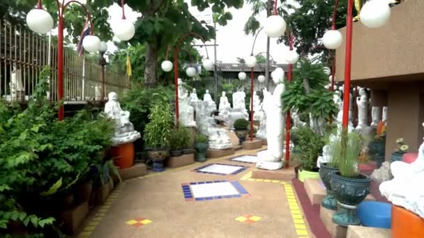Looking Beautiful Temple Statues Temple Bangkok Slowmotion Angle — Vídeos de Stock