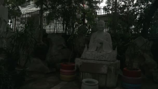 Guardando Belle Statue Del Tempio Nel Tempio Bangkok Rallentamento Angolo — Video Stock
