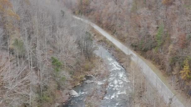 Drone Shot River Road Looking Downstream Rising Altitude Late Fall — Αρχείο Βίντεο