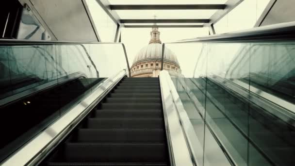 Moving Paul Cathedral London Riding Escalator Reveal Paul Cathedral — Stock video