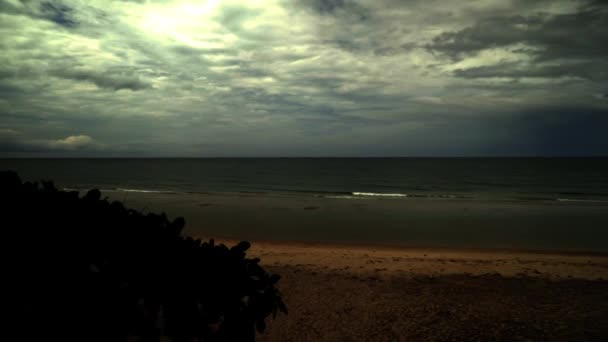Looking Sea Clouds Beach Slowmotion Angle 003 — Vídeo de Stock