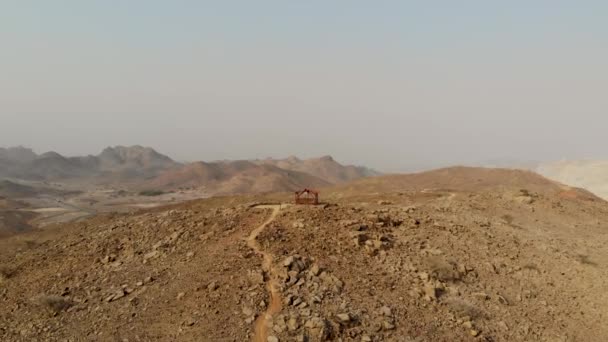 Mountain Biking Enduro Trail Path Wooden Rest Hut Checkpoint Taween — Vídeos de Stock