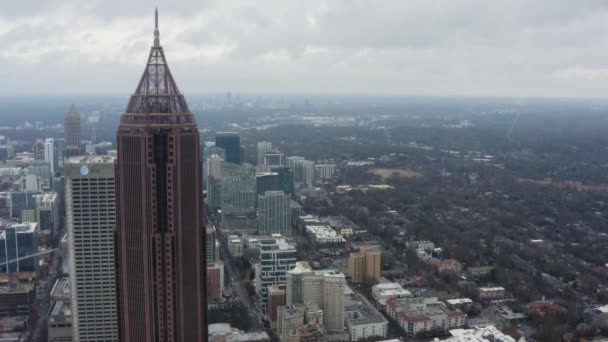 Drone Shot Midtown Atlanta Cloudy Day Storm Pushing Downtown Bank — Stok video