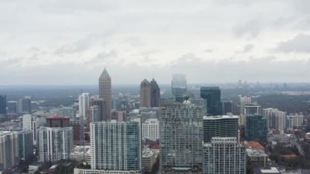 Drone Shot Midtown Atlanta Cloudy Day Storm Rising Shot Facing — Stok Video