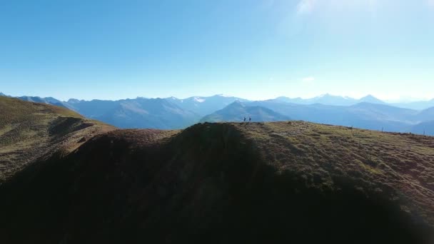 Epic Drone Silhouette Shot Two Backpackers Walking Mountain Ridge Alps — Vídeos de Stock