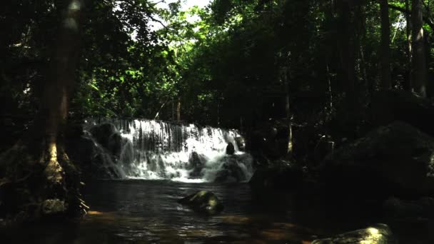 Kijk Naar Waterval Thailand Slow Motion Hoek 007 — Stockvideo