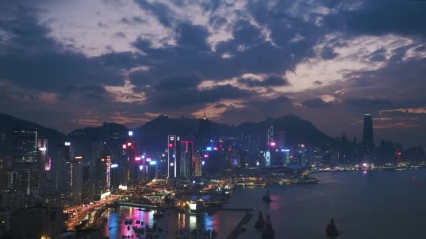 Elevated View Overlooking Victoria Harbour Skyline Dusk Hong Kong Island — Vídeos de Stock