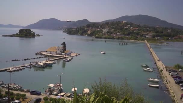 Big Airplane Flying Small Bay Greece — Video