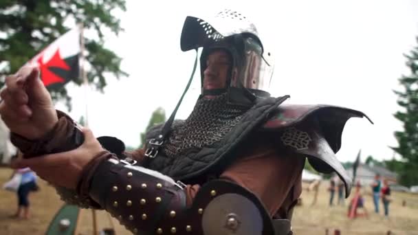 Viking Warriors Putting Armor Readiness Battle — Stock videók