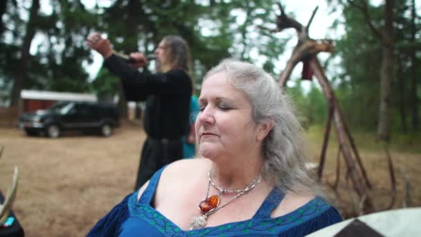 Viking Ceremony Lady Immersed Sound Beat While Priest Blows Horn — Vídeo de Stock