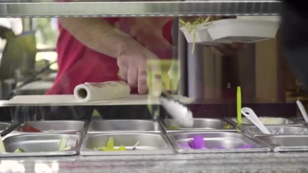 Employee Picking Salad Salads Bar Restaurant Pizza Falafel — 图库视频影像