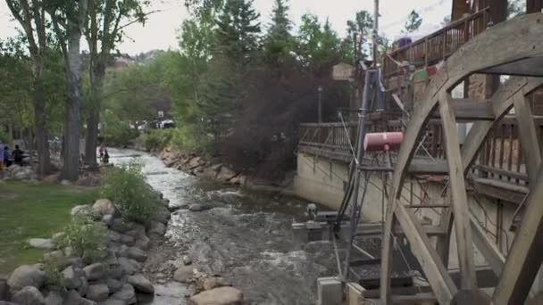 Slider Shot River Old Antique Water Wheel Tourist Town Colorado — 图库视频影像