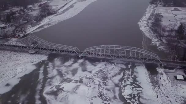 Drone Flying High Swing Bridge Big Ice Chunks Snowy River — Wideo stockowe