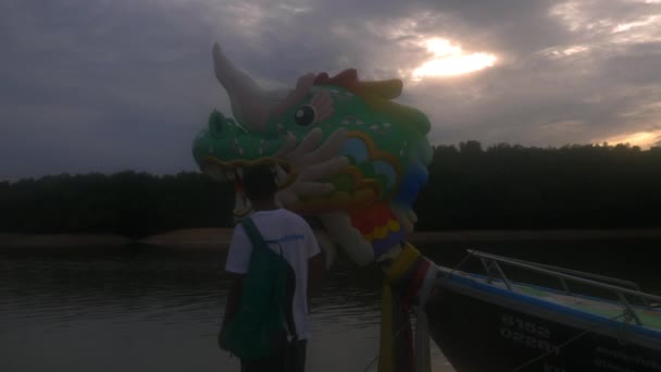 Man Pushing Boat Smile Thailand — Video Stock
