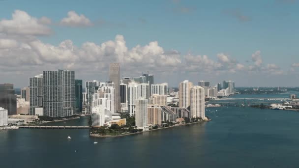 Panning Aerial View Downtown Miami Skyline Clouds — Vídeo de Stock