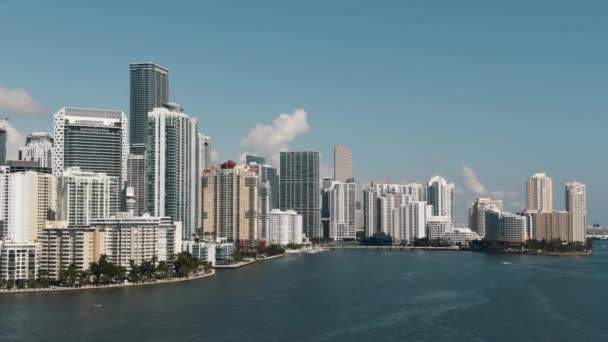 Beautiful Aerial View Downtown Miami Skyline Water Drone — Stok video