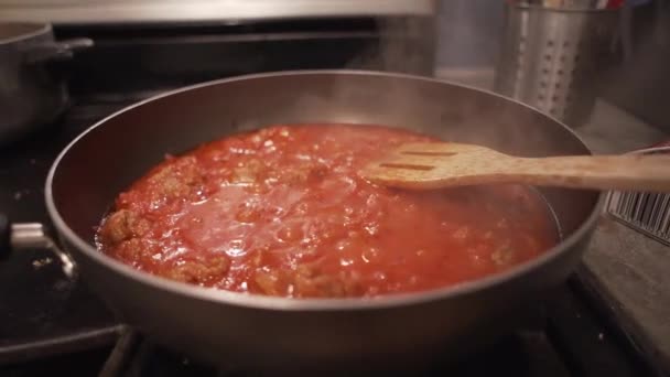 Slow Motion Shot Bubbling Red Spaghetti Sauce Pan Hot Kitchen — 비디오