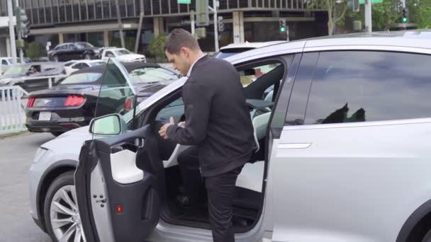 Business Man Getting Tesla — 비디오