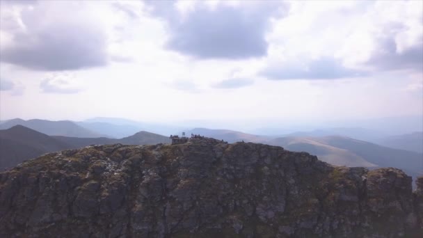 Aerial View Group People Summit Pietrosu Rodnei Rodnei Mountains Romania — Stockvideo