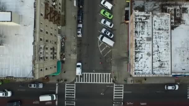 Overhead Aerial View Cars Driving Brooklyn Streets New York City — Vídeos de Stock