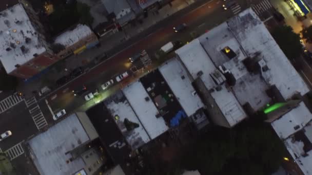 Overhead Evening Aerial Flying Brooklyn Rooftops Cars Driving Streets Nyc — Wideo stockowe