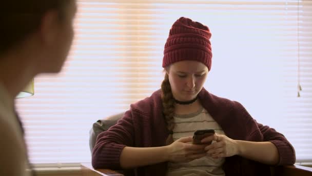 Young Women Looks Phone Sitting While Ignoring Friend — Vídeo de Stock