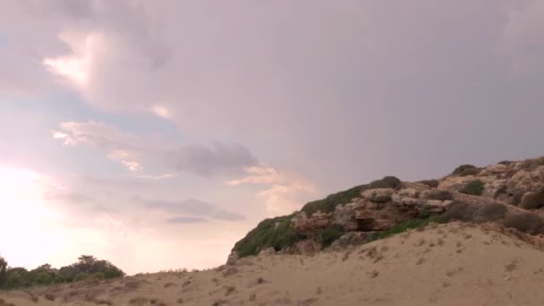 Locked View Pink Dramatic Sunset Rocks Sand Beach Catania Sicily — Stok video