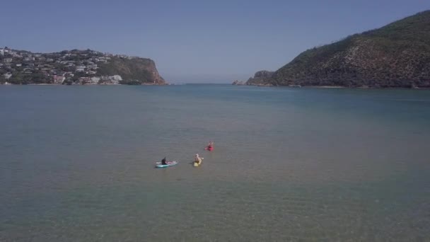 Kayakers Enjoy Sunny Day Knysna Lagoon Knysna Heads Seen — Stock video