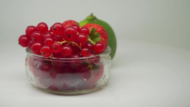 Red Cherries Strawberries Fruit Small Transparent Bowl Lime Rotating Clockwise — Stock video