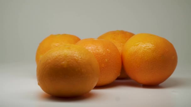 Five Sweet Oranges Top Table White Background Close Shot — 图库视频影像