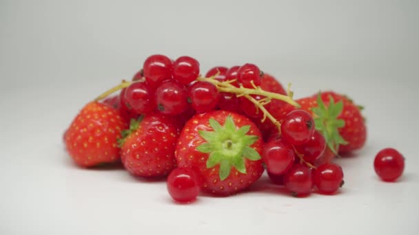 Delicious Red Juicy Strawberries Cherries Rotating Turntable Close Shot — Stock Video