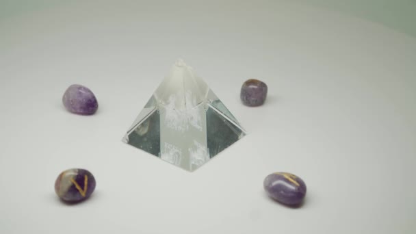 Glass Pyramid Crystal Surrounded Four Gem Stones Engraved Character Close — Vídeos de Stock