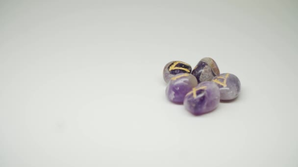Five Purple Birthstones Engraved Symbols Letters Top Close Shot — Αρχείο Βίντεο
