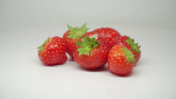 Six Red Delicious Fresh Strawberries Turning Clockwise Close Shot — 图库视频影像