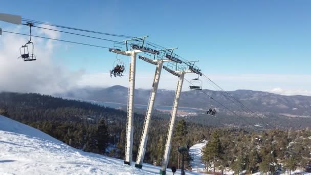 Ski Lift Brings People Big Bear Mountain Beautiful View — 图库视频影像